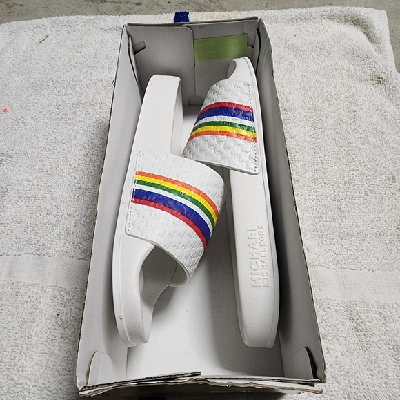 MICHAEL Michael Kors Women's White Gilmore Slides Pool Shoes slippers sandals - Picture 2 of 6